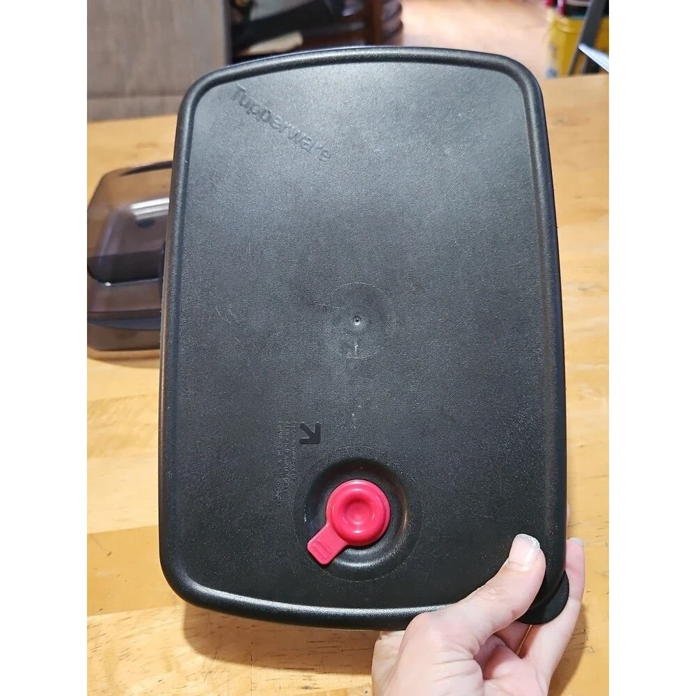 Tupperware Rock N Serve 3 Section Vent Microwave Black 3990A & Lid 3382A EUC